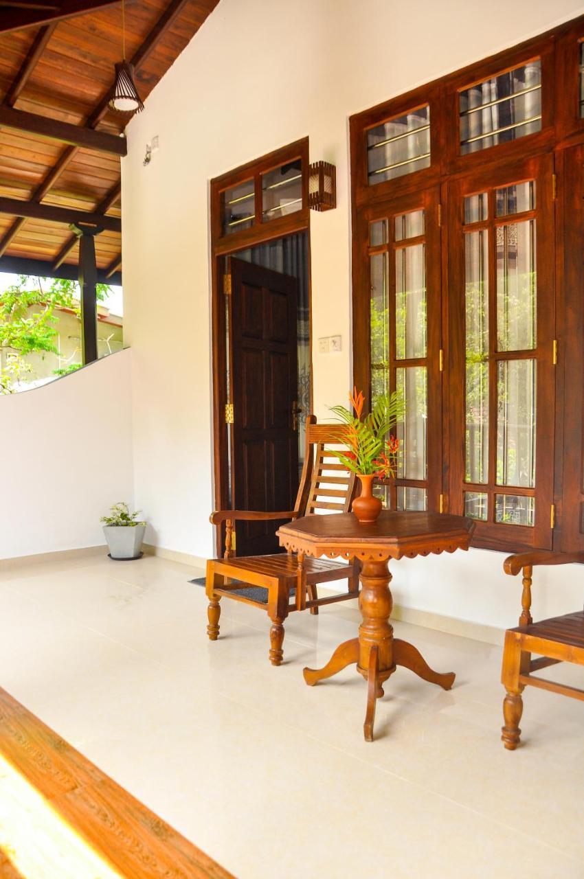 Hiru Resort Inn Unawatuna Exterior foto