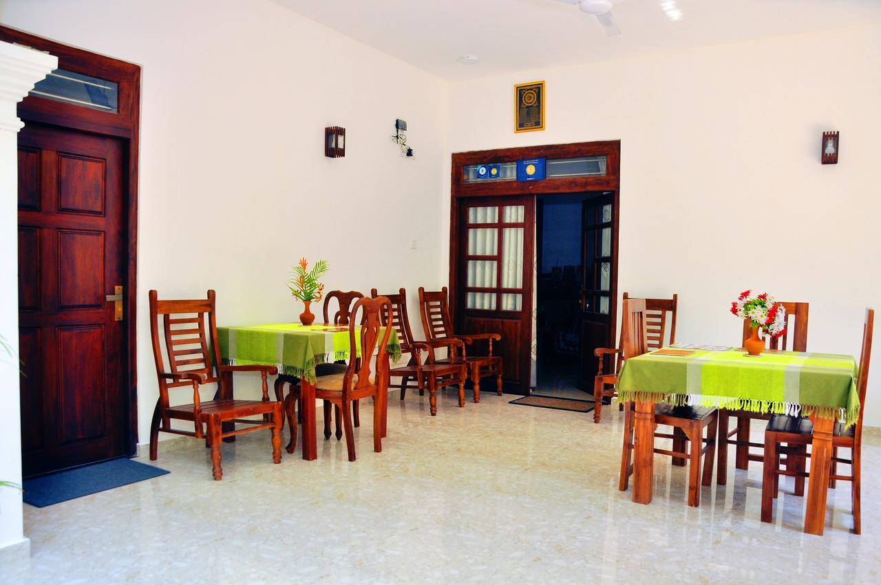 Hiru Resort Inn Unawatuna Exterior foto